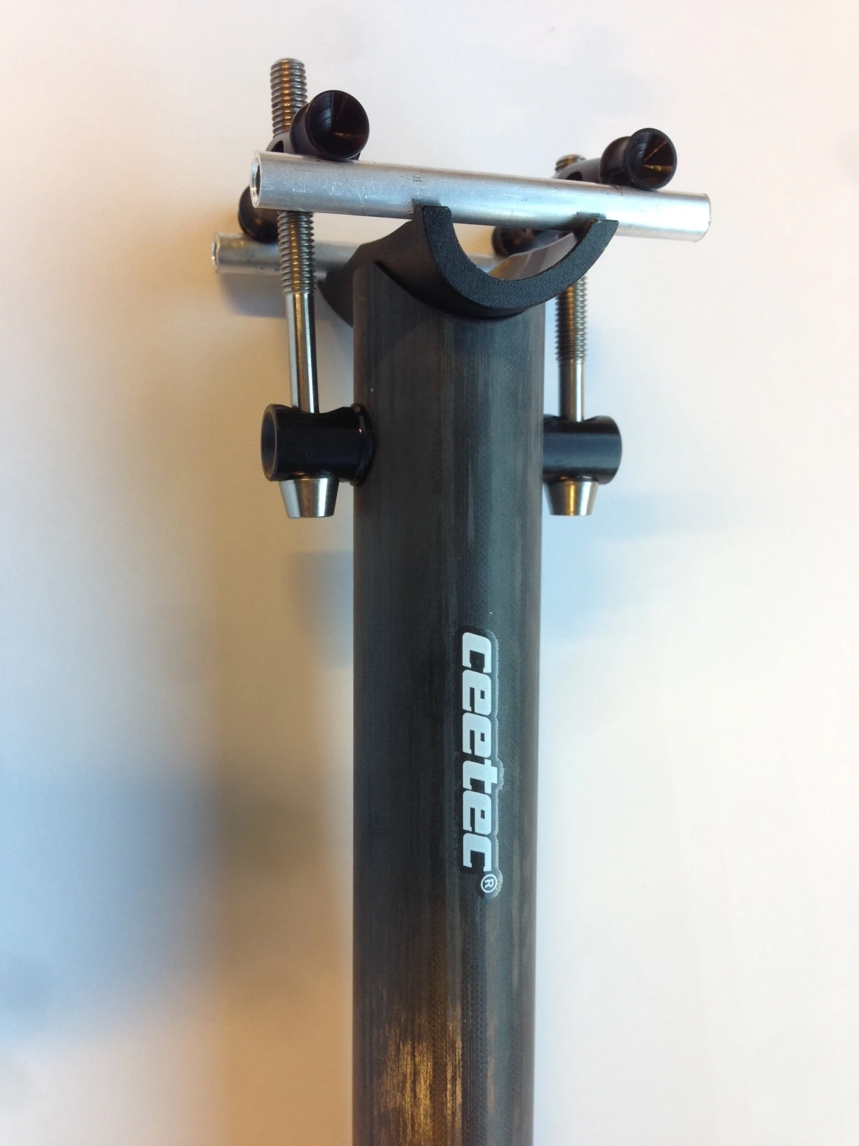 Ceetec C1 Evo Carbon 31.6mm/420mm Black Sattelstütze 4 Ceetec C1 Evo Carbon 31.6mm/420mm Black Sattelstütze – Bild 2